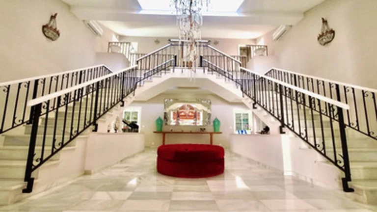 1-8feb9a13440344d11ba504bcb1dd499c