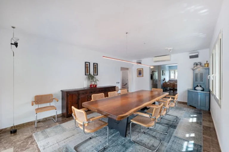 1-8feb9a13440344d11ba504bcb1dd499c