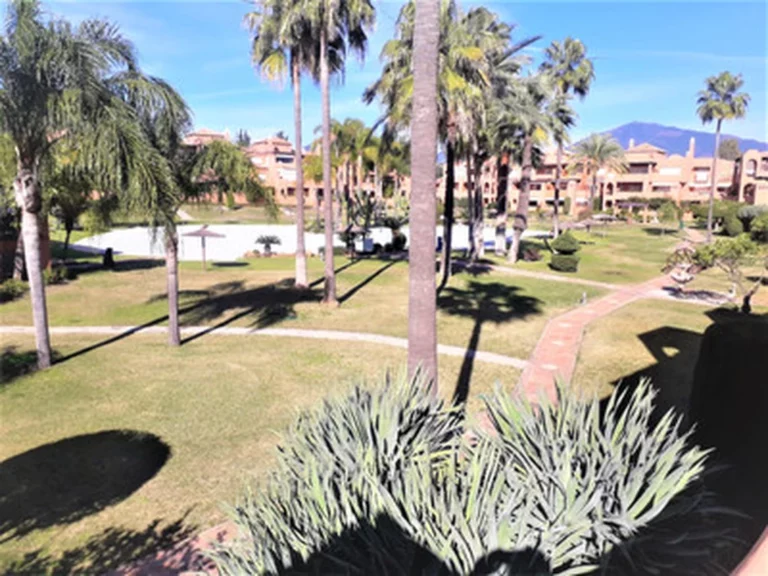 1-8feb9a13440344d11ba504bcb1dd499c