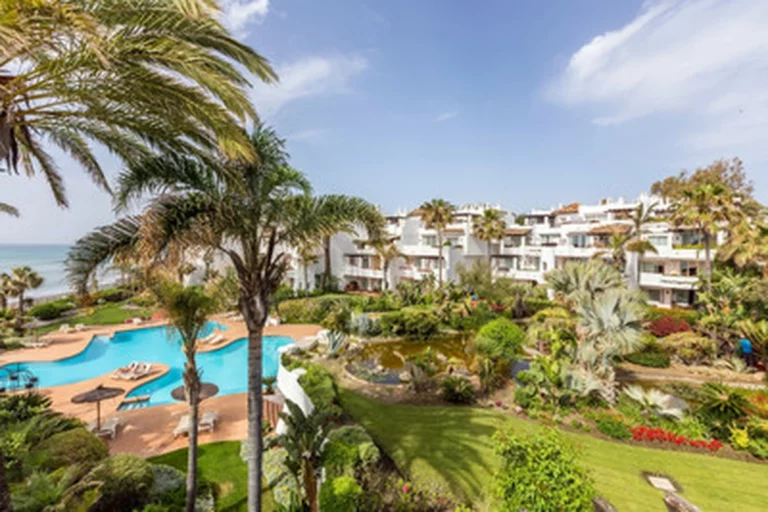 1-8feb9a13440344d11ba504bcb1dd499c