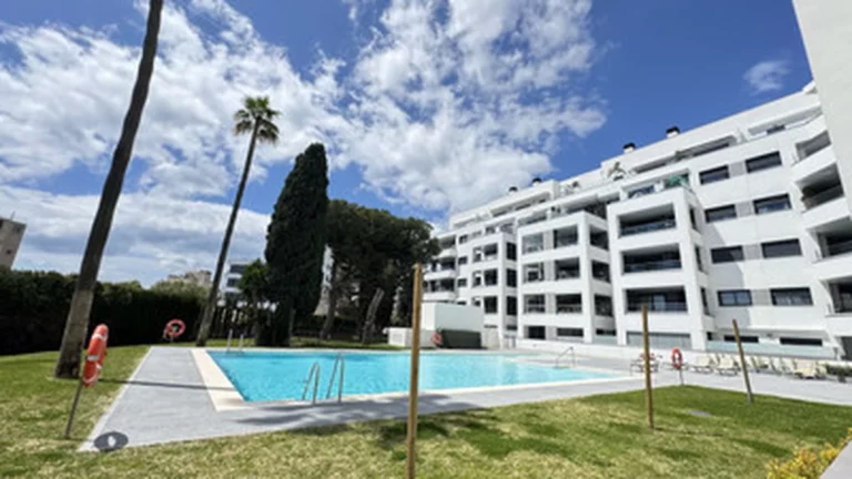 1-8feb9a13440344d11ba504bcb1dd499c