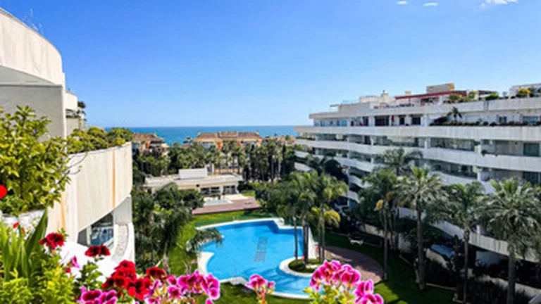 1-8feb9a13440344d11ba504bcb1dd499c