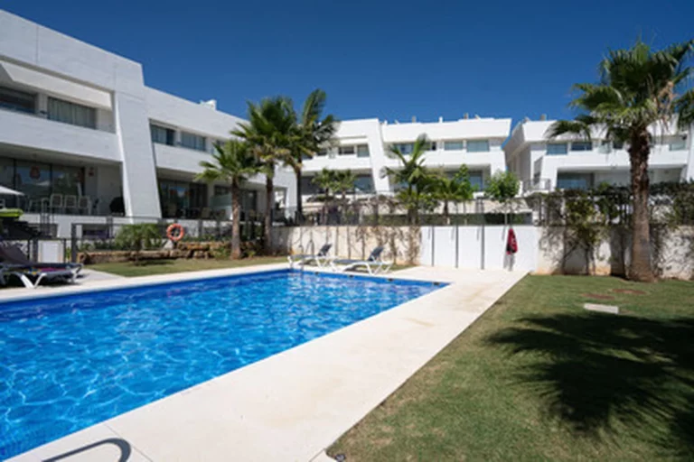 1-8feb9a13440344d11ba504bcb1dd499c