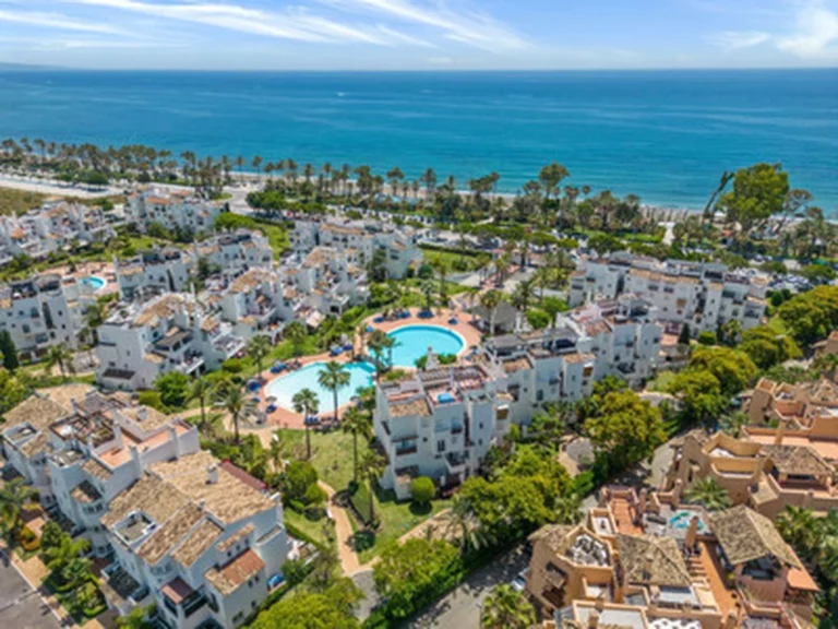 1-8feb9a13440344d11ba504bcb1dd499c