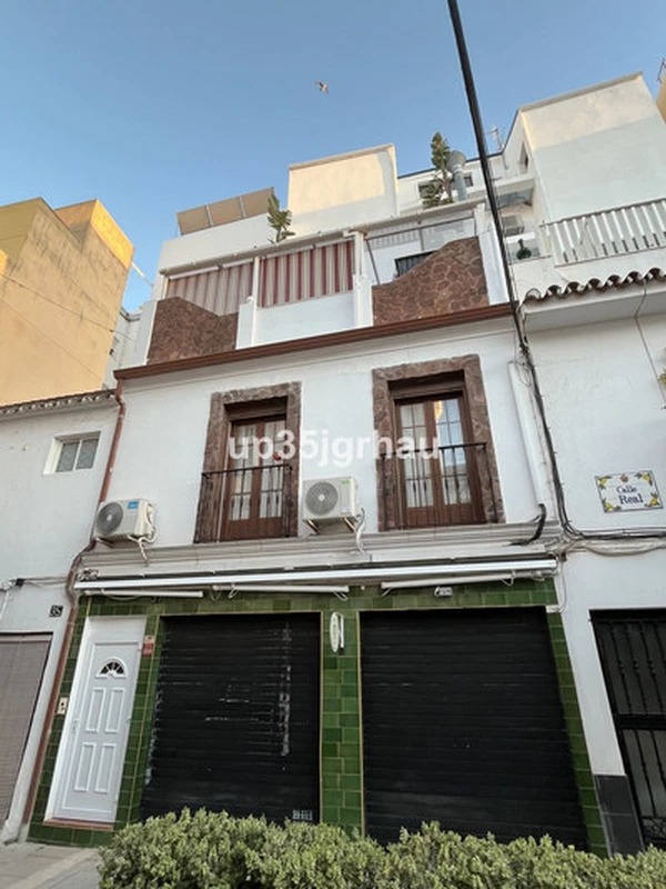 1-8feb9a13440344d11ba504bcb1dd499c