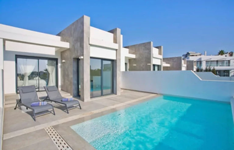 1-8feb9a13440344d11ba504bcb1dd499c