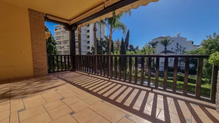 1-8feb9a13440344d11ba504bcb1dd499c