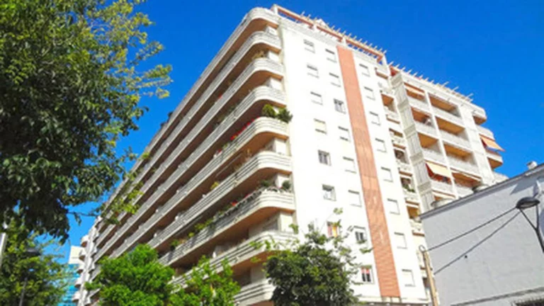 1-8feb9a13440344d11ba504bcb1dd499c