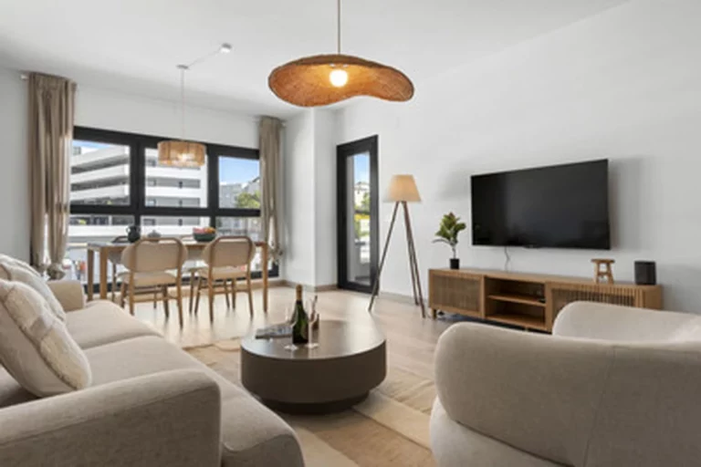 1-8feb9a13440344d11ba504bcb1dd499c