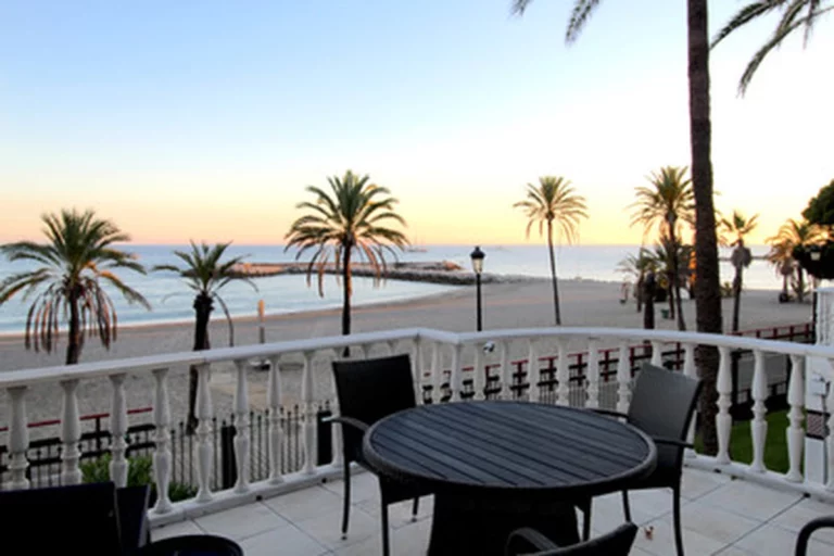 1-8feb9a13440344d11ba504bcb1dd499c
