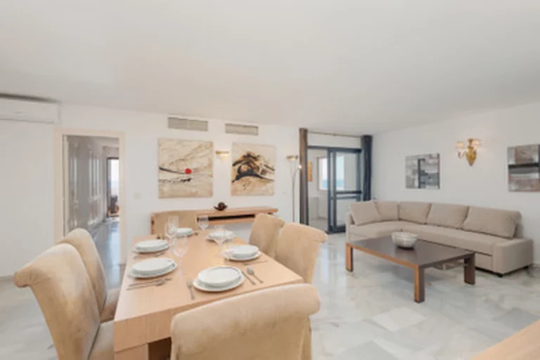 1-8feb9a13440344d11ba504bcb1dd499c