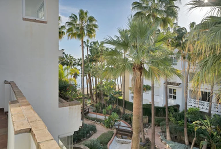 1-8feb9a13440344d11ba504bcb1dd499c