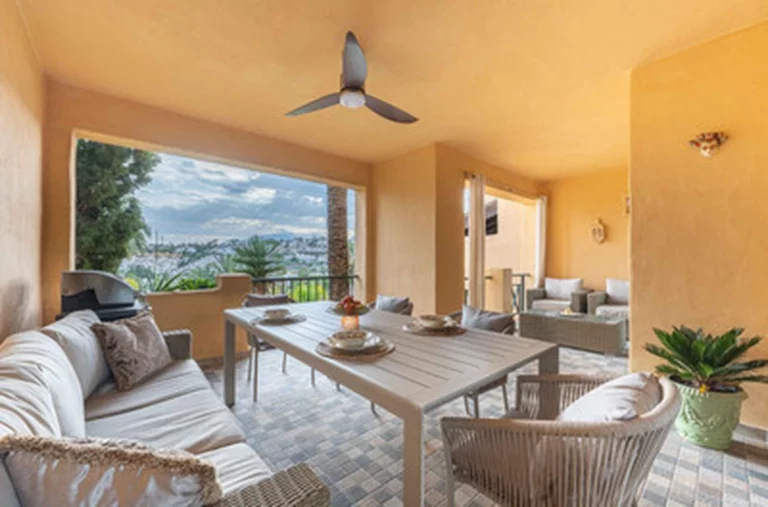 1-8feb9a13440344d11ba504bcb1dd499c