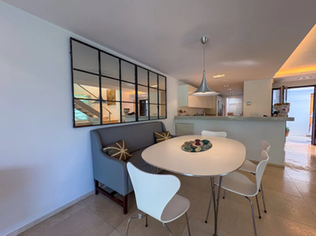 6-e4bb9164e32bf007e59e9c17370925b7