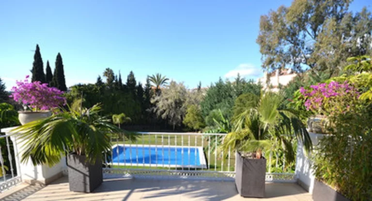 1-8feb9a13440344d11ba504bcb1dd499c