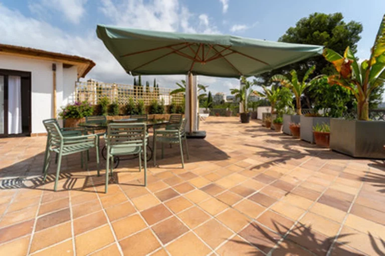 1-8feb9a13440344d11ba504bcb1dd499c