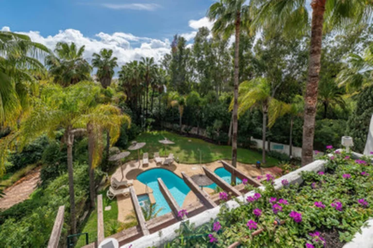 1-8feb9a13440344d11ba504bcb1dd499c