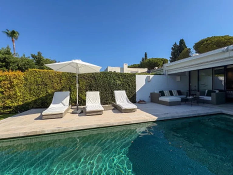 1-8feb9a13440344d11ba504bcb1dd499c