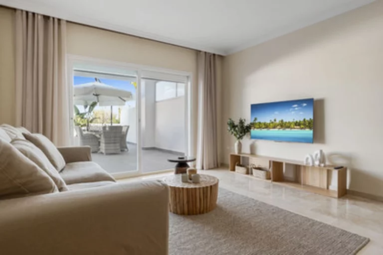 1-8feb9a13440344d11ba504bcb1dd499c