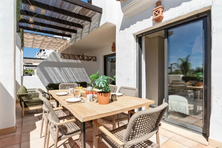 1-8feb9a13440344d11ba504bcb1dd499c