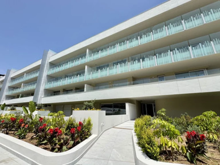 1-8feb9a13440344d11ba504bcb1dd499c