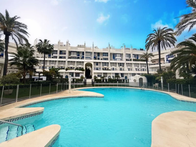 1-8feb9a13440344d11ba504bcb1dd499c