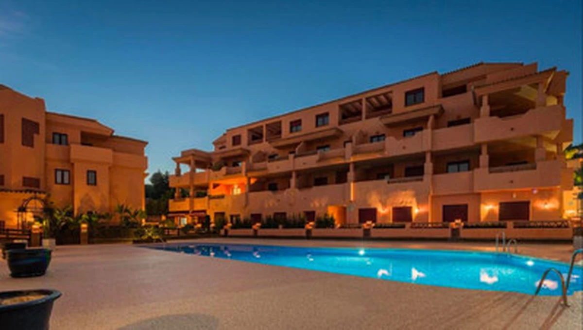 1-8feb9a13440344d11ba504bcb1dd499c