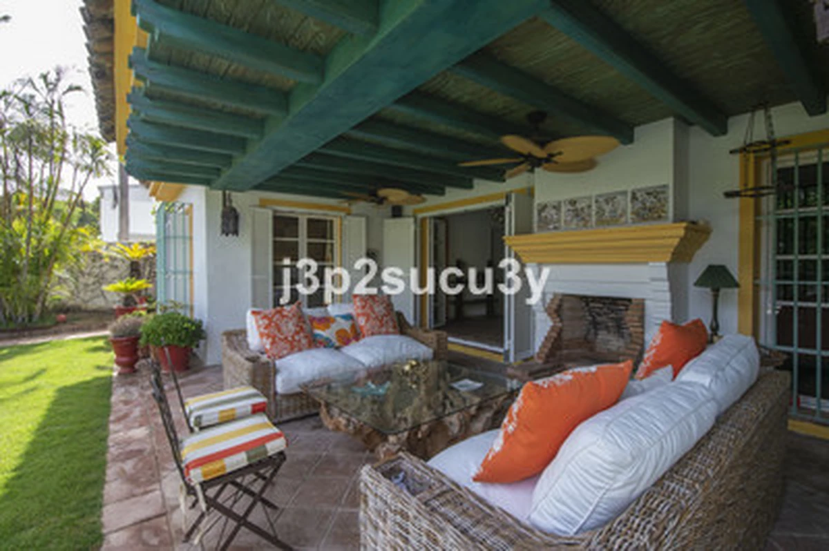 7-8b51b490ae7dc526cb42772a5c6bbc97