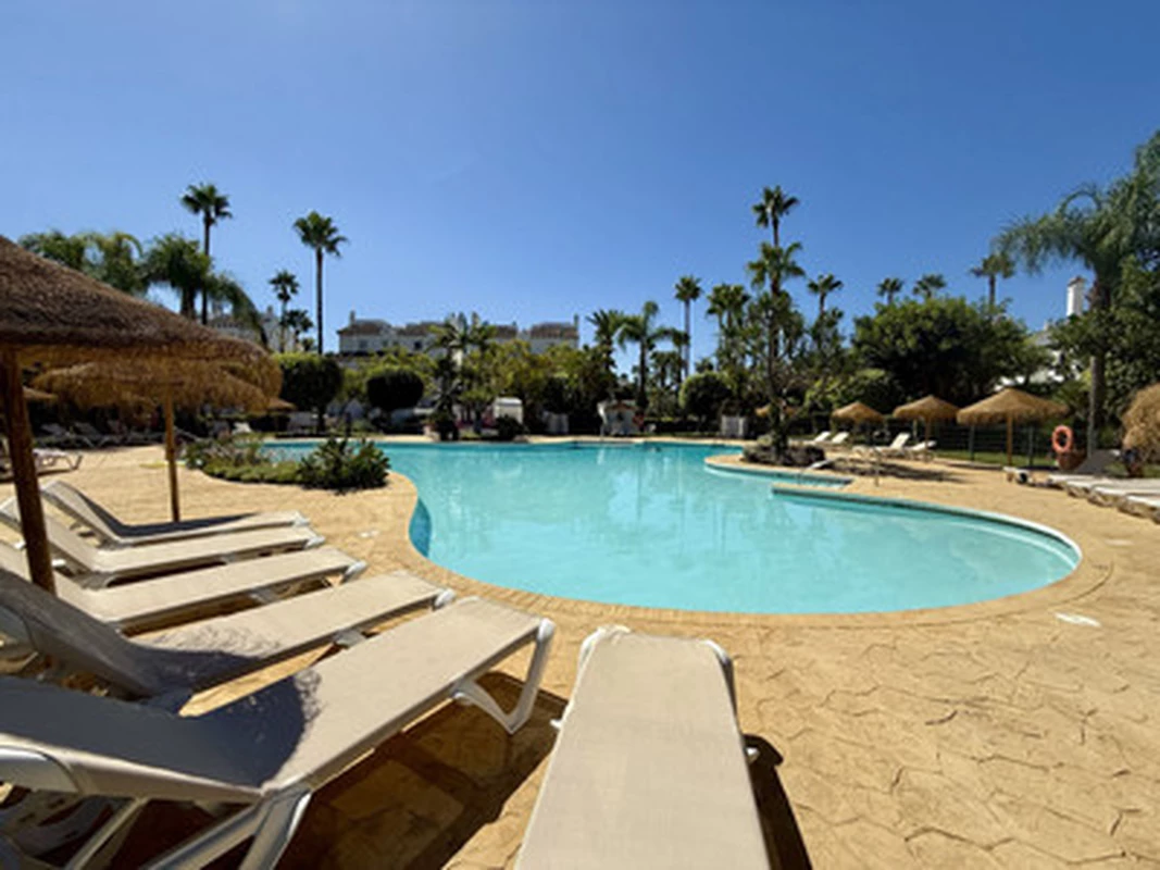 1-8feb9a13440344d11ba504bcb1dd499c