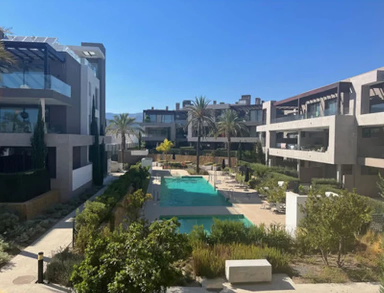 1-8feb9a13440344d11ba504bcb1dd499c