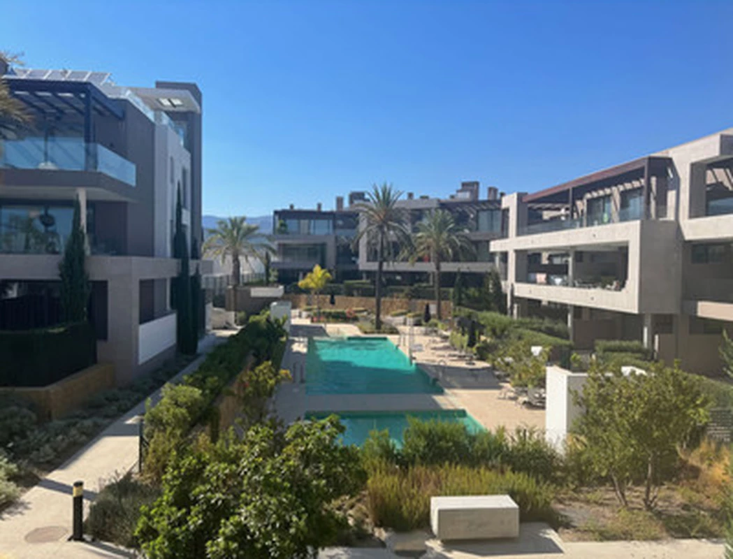 1-8feb9a13440344d11ba504bcb1dd499c