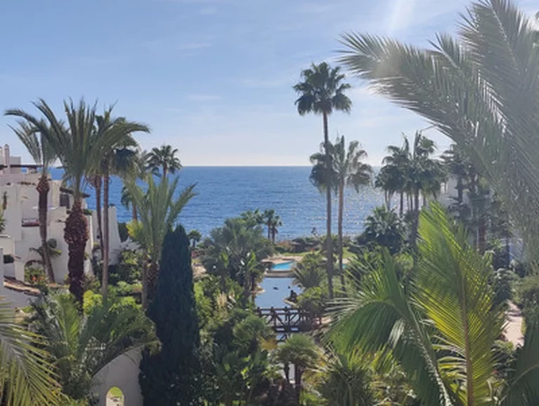 1-8feb9a13440344d11ba504bcb1dd499c