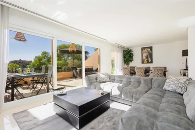 1-8feb9a13440344d11ba504bcb1dd499c