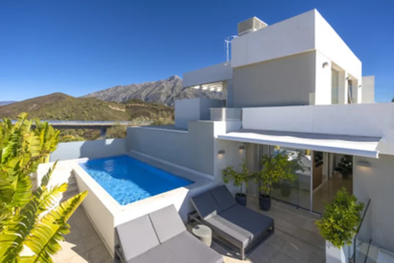 1-8feb9a13440344d11ba504bcb1dd499c