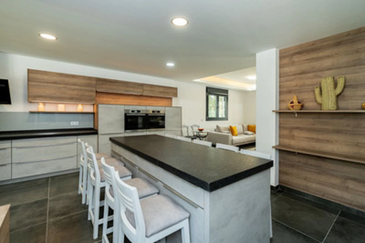 1-8feb9a13440344d11ba504bcb1dd499c