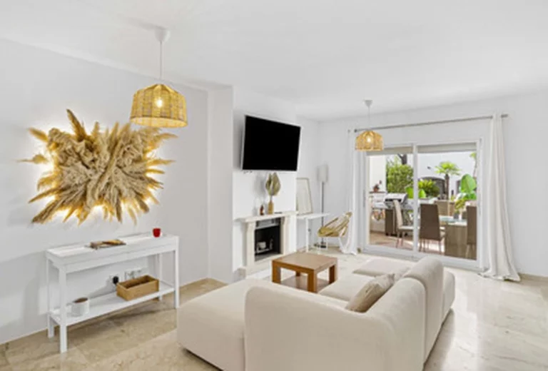 1-8feb9a13440344d11ba504bcb1dd499c