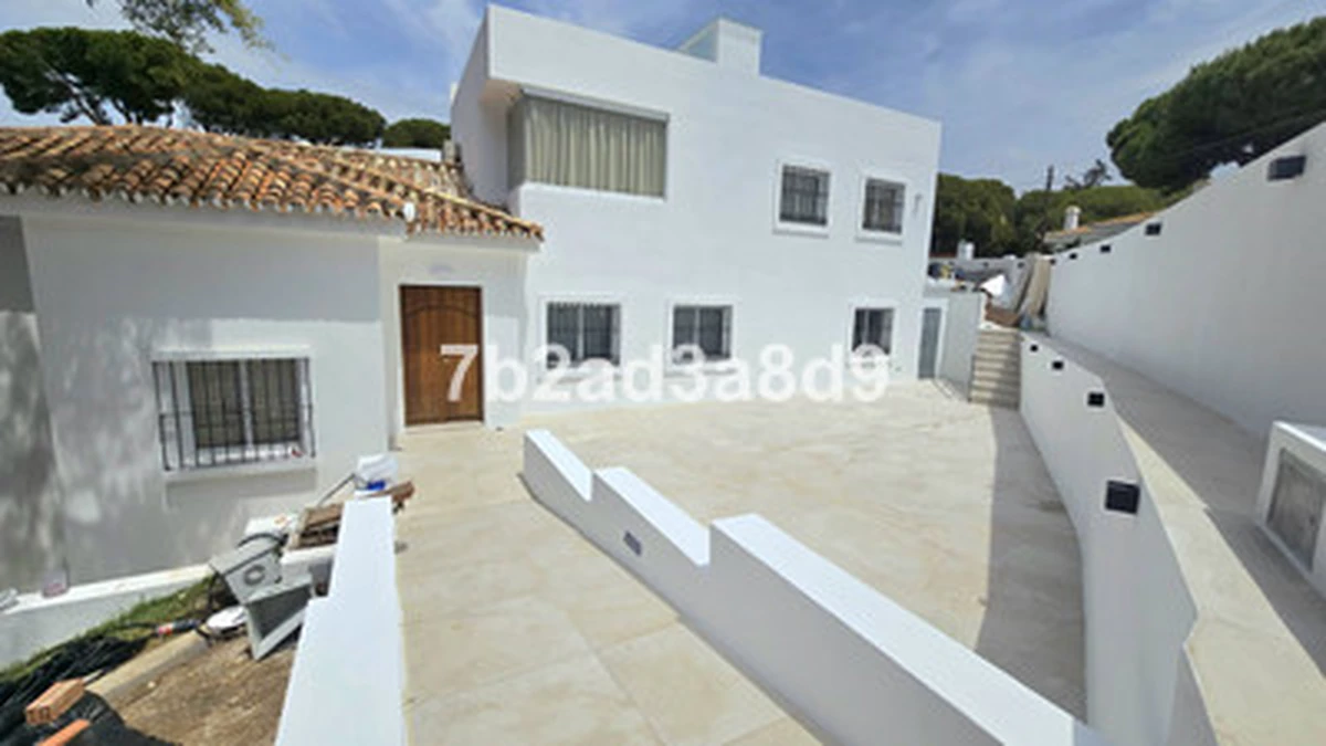 1-8feb9a13440344d11ba504bcb1dd499c