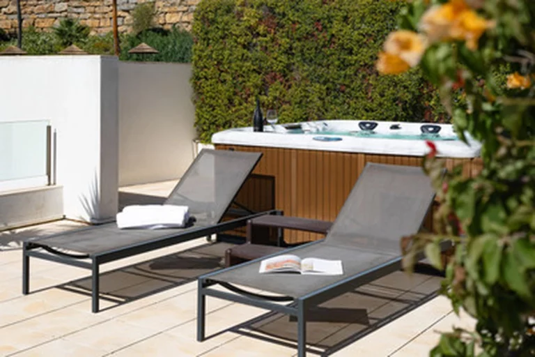 1-8feb9a13440344d11ba504bcb1dd499c