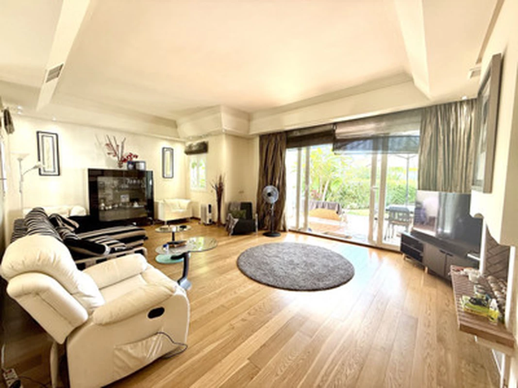 3-9044ff3015df52bb84e13bfc318443ab