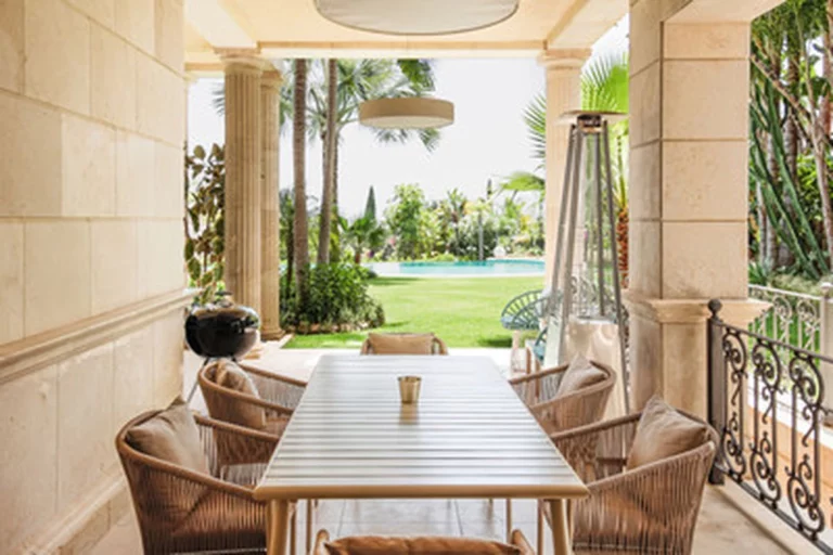 1-8feb9a13440344d11ba504bcb1dd499c