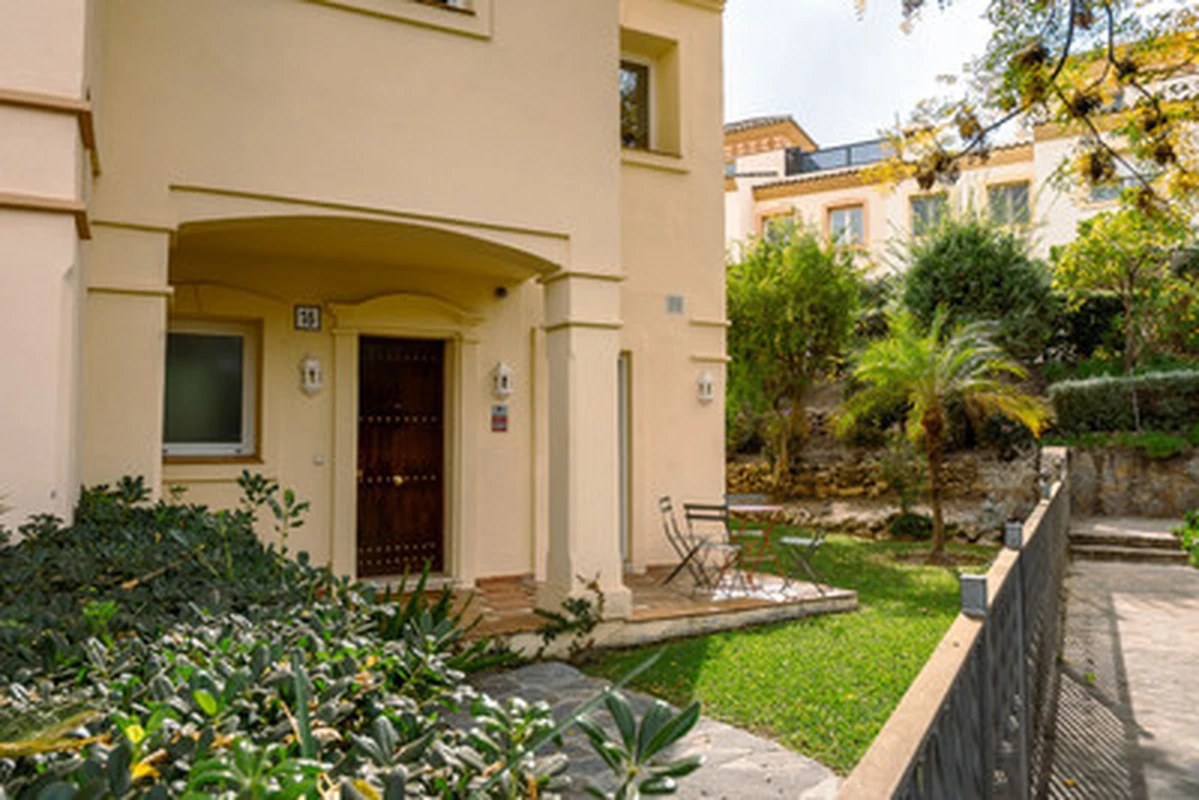 2-0b399daebcdd6827eaba8c944d7c5b78