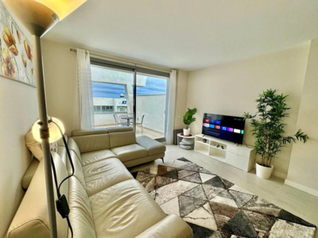 3-9044ff3015df52bb84e13bfc318443ab