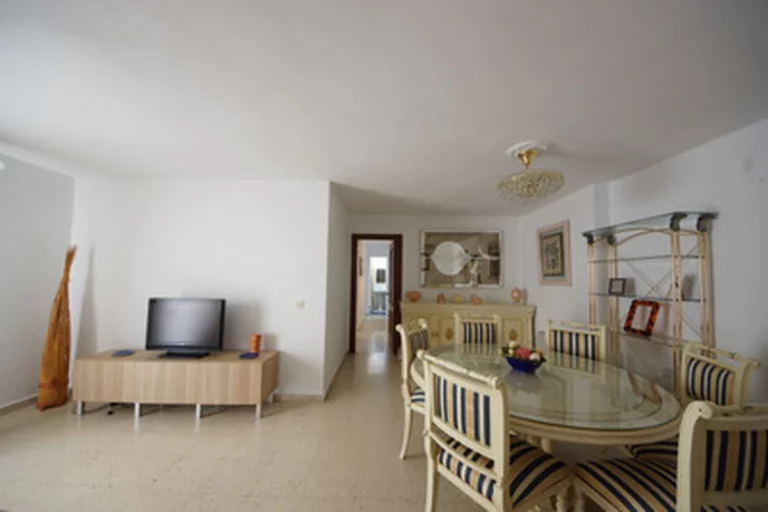 1-8feb9a13440344d11ba504bcb1dd499c