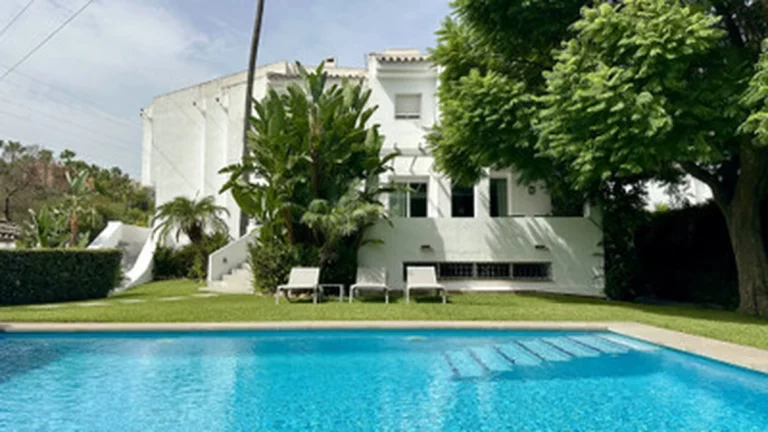 1-8feb9a13440344d11ba504bcb1dd499c