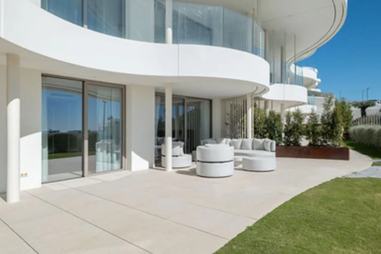 1-8feb9a13440344d11ba504bcb1dd499c