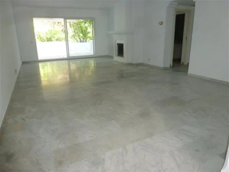 1-8feb9a13440344d11ba504bcb1dd499c