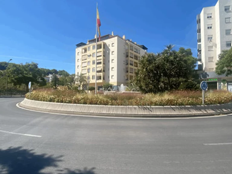 1-8feb9a13440344d11ba504bcb1dd499c