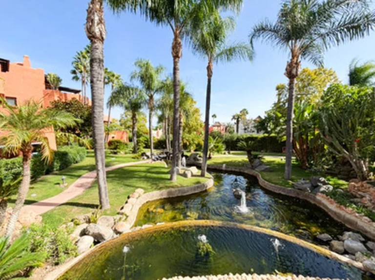 1-8feb9a13440344d11ba504bcb1dd499c