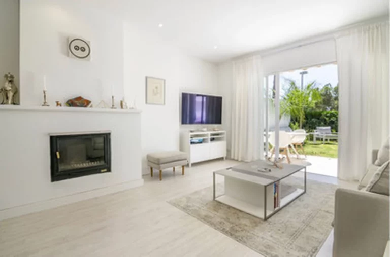 1-8feb9a13440344d11ba504bcb1dd499c