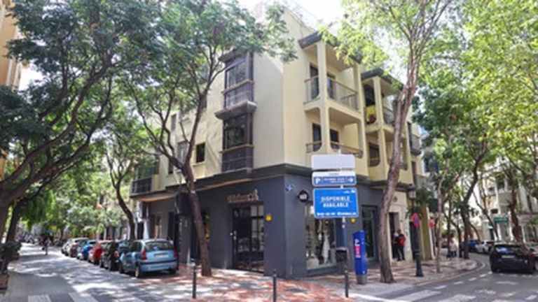 1-8feb9a13440344d11ba504bcb1dd499c